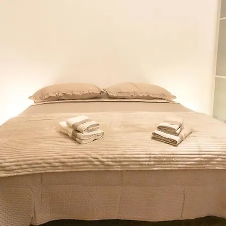 Interno 20 La Casetta A Magliana Stazione * Rom